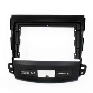 Переходная рамка для Mitsubishi Outlander 2006-2012 LeTrun 2230  под базовую магнитолу 9 дюймов T3